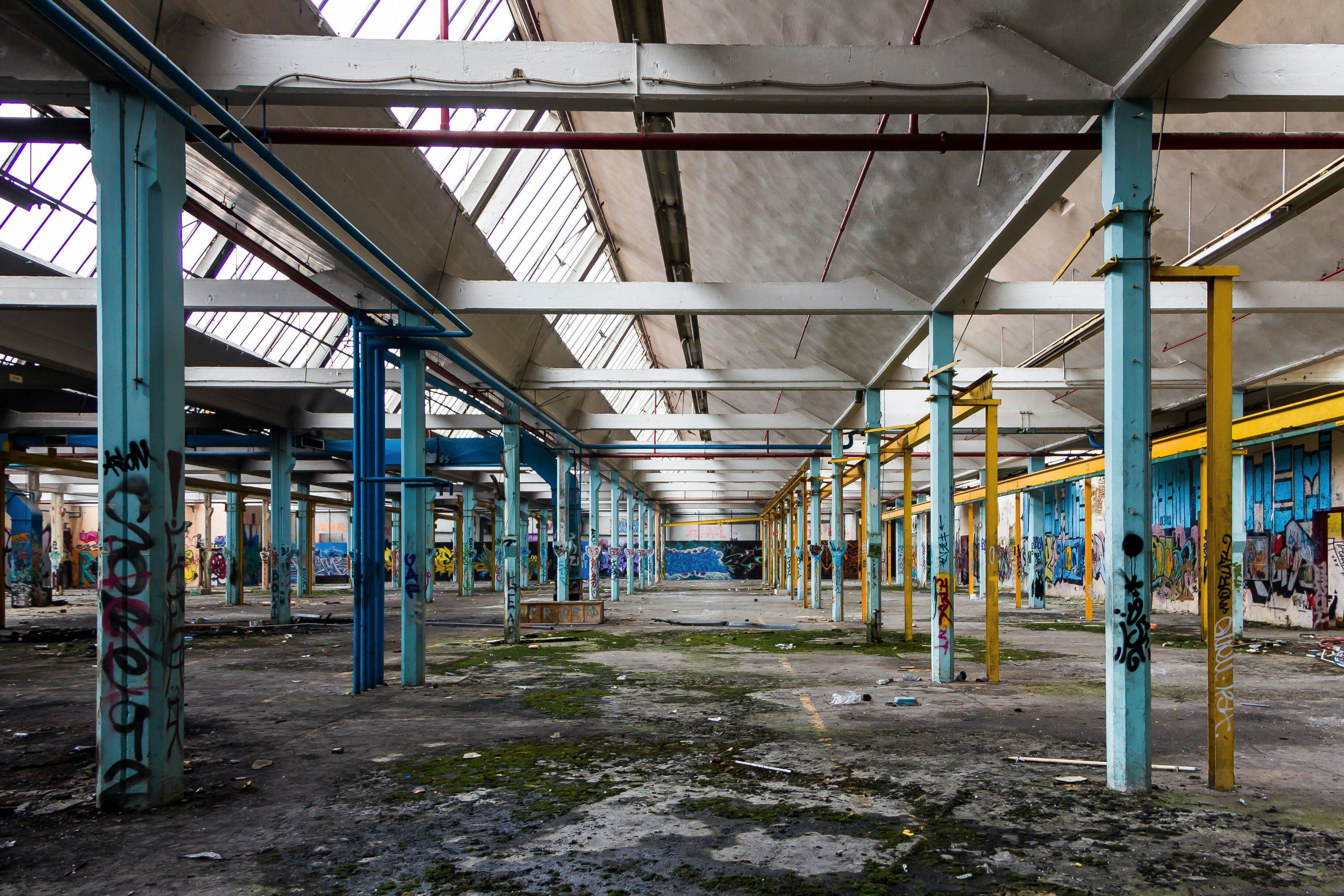 Abandoned building - Factory - Grey belt